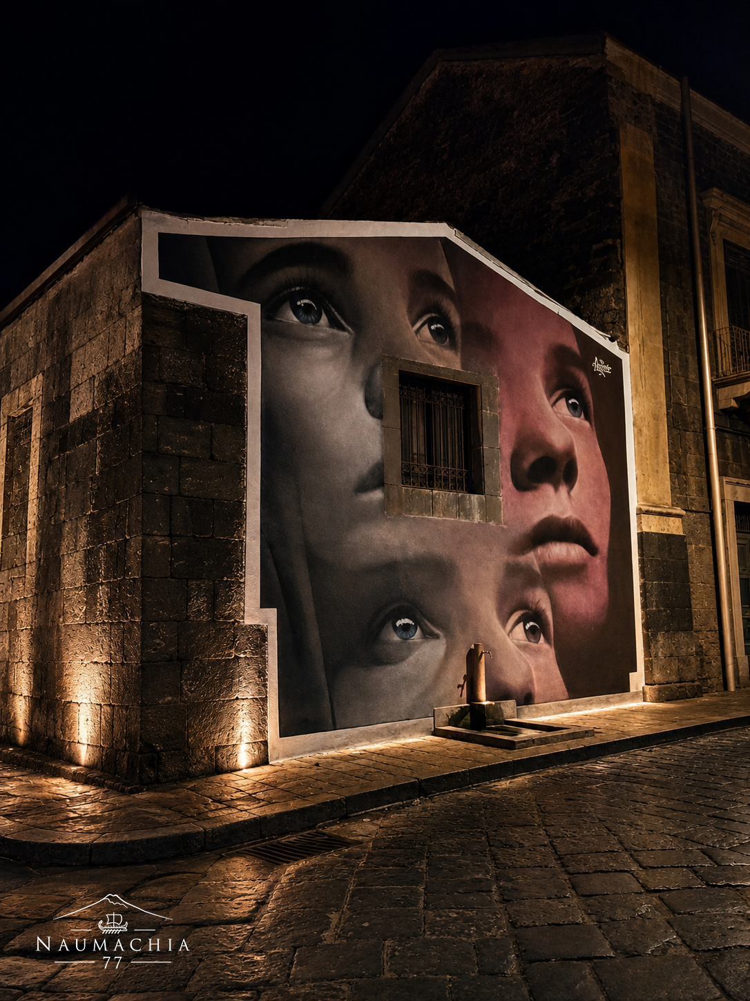 Vicolo del centro storico di Catania con murale, nei pressi di Naumachia 77